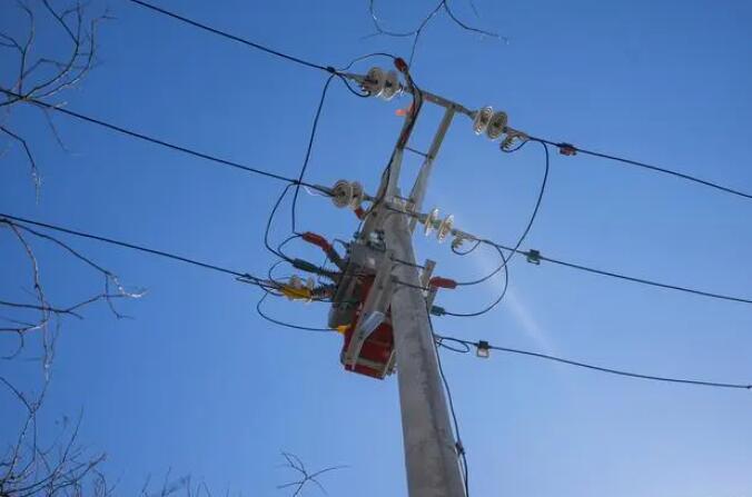 关于架空线路故障精确定位监测装置的构成